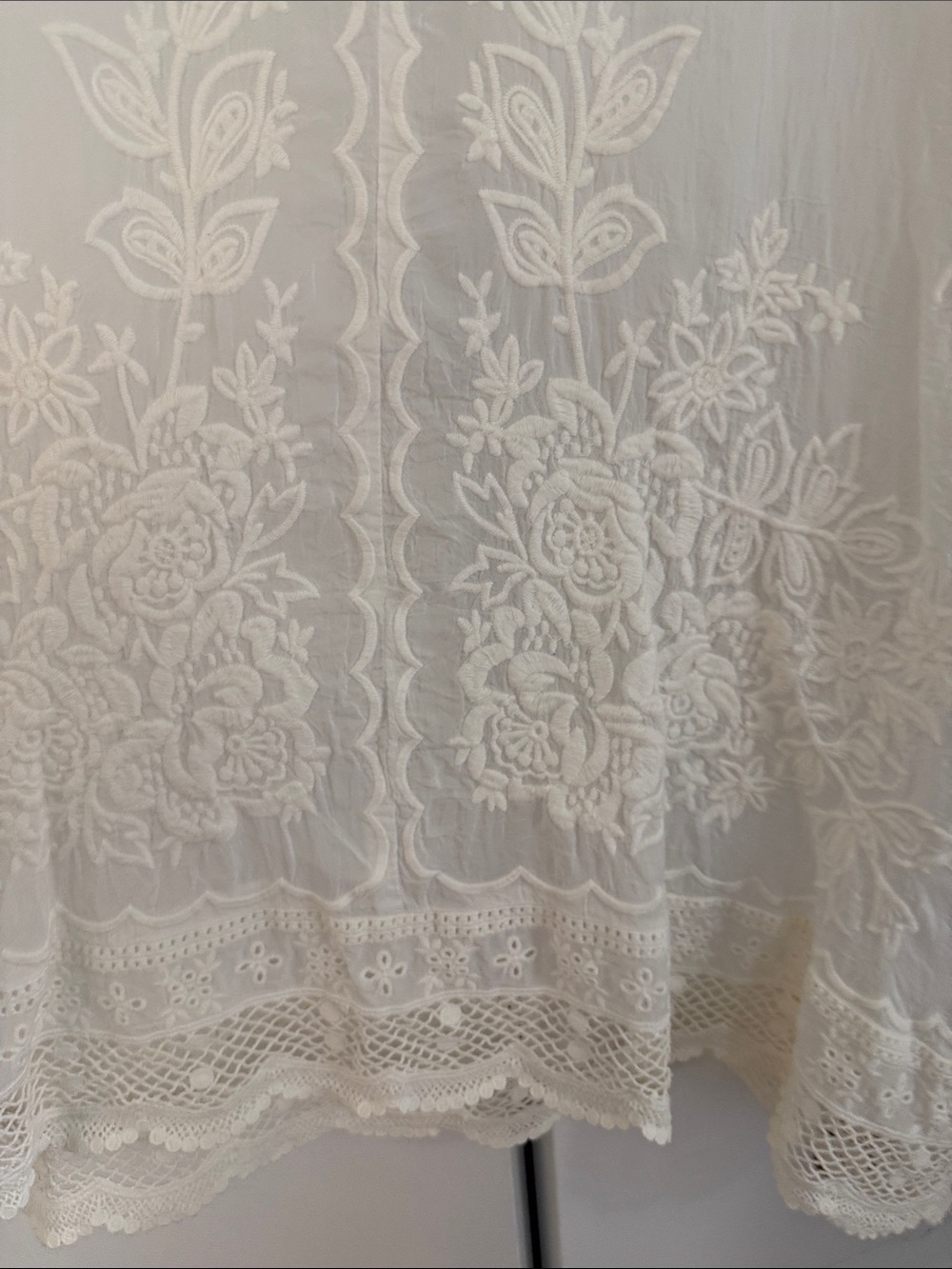 Johnny Was Cream Floral Embroidered V-Neck Tunic medium - Picture 12 of 13